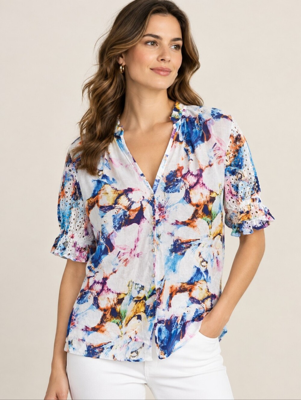 Robert Graham Floral Short-Sleeve V-Neck Top in Multicolor Sz S